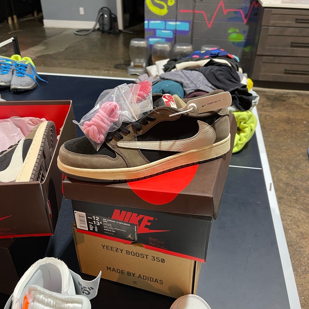 Air Jordan low ow Travis Scott